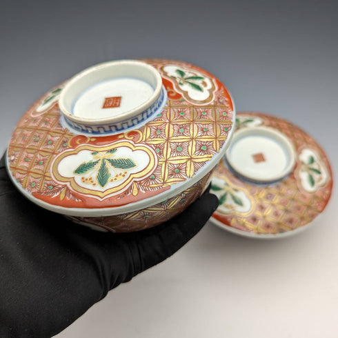 Japanese antique Meiji period Imari ware bowl with lid pair